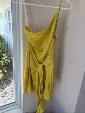 Lovers & Friends one shoulder chartreuse satin mini dress Women’s size Small